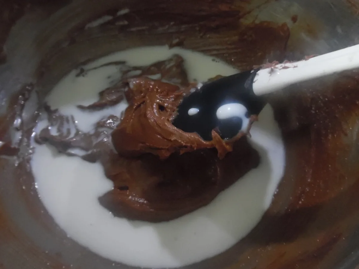 Schokoladen-Savarin mit Cheesecake-Füllung - Rezept - Bild Nr. 1766