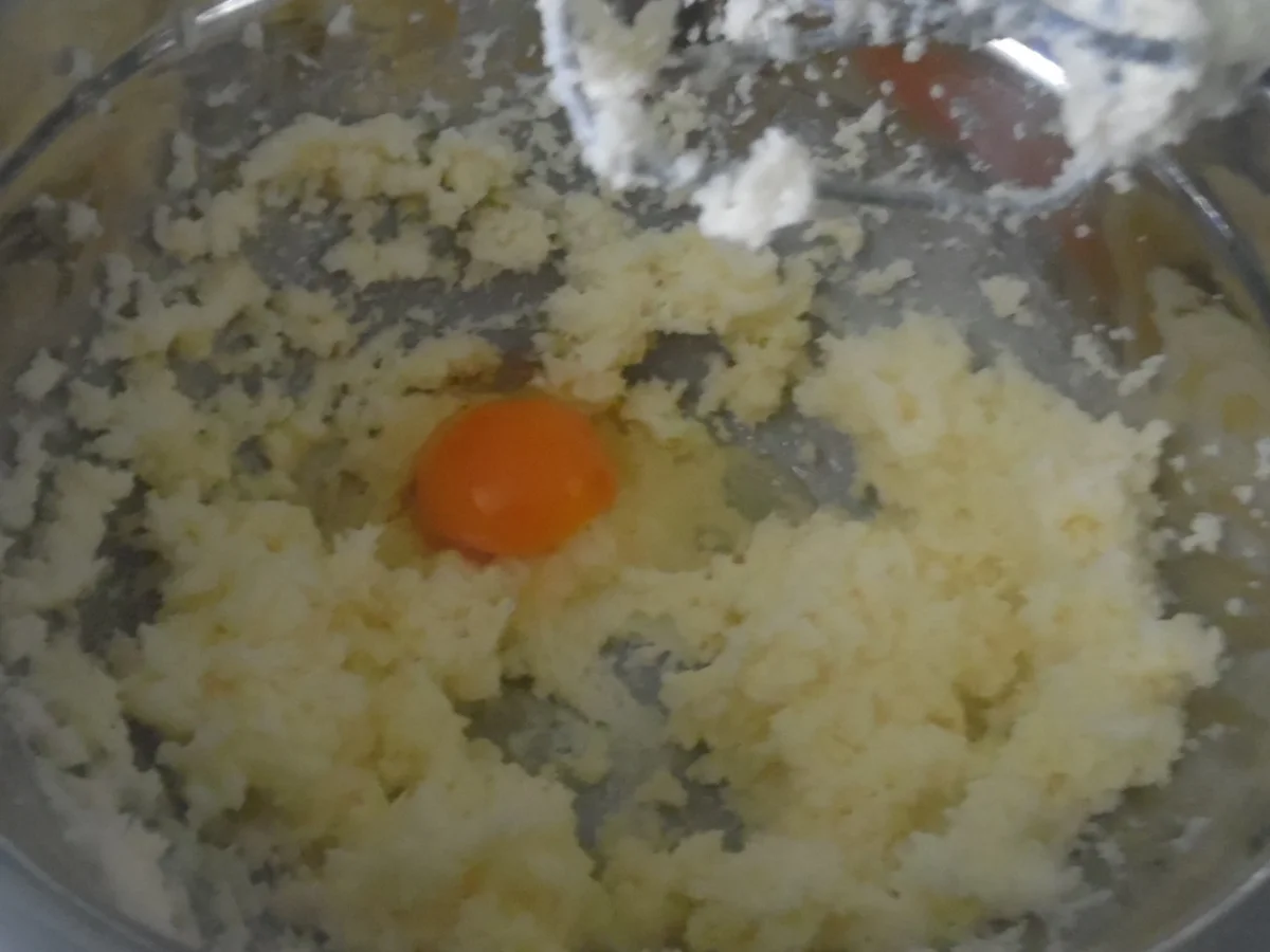 Schokoladen-Savarin mit Cheesecake-Füllung - Rezept - Bild Nr. 1772