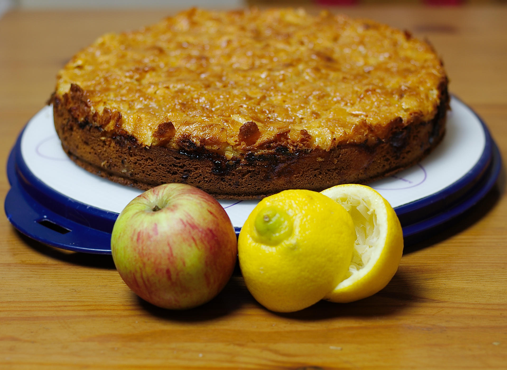 Bilder für Apfel-Marzipan-Kuchen mit Cornflakes & Mandeln - Rezept