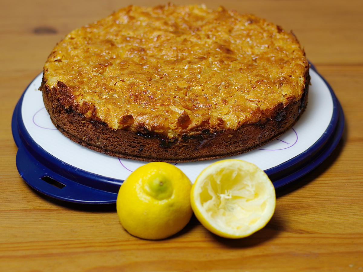 Apfel-Marzipan-Kuchen mit Cornflakes &amp; Mandeln - Rezept - kochbar.de