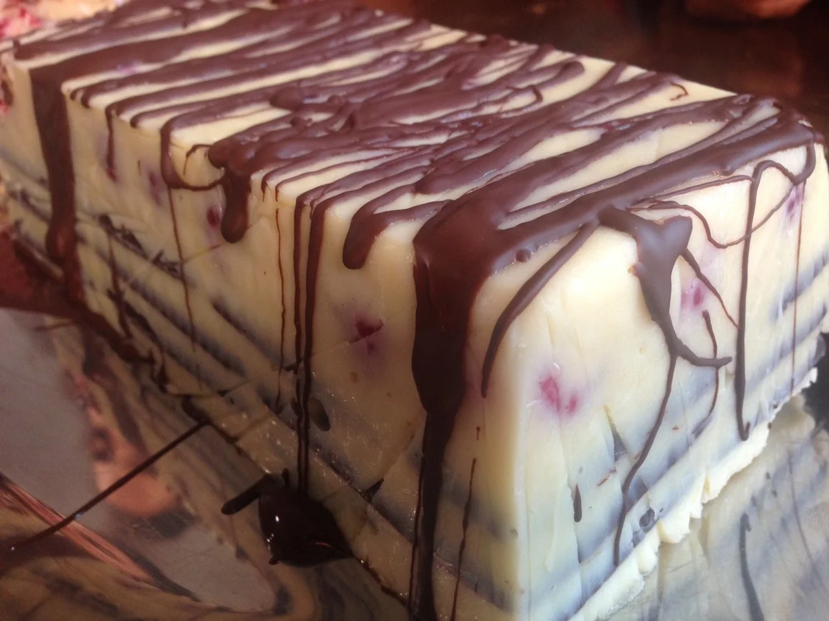 Rezept: Weißer Hund: Kalter Hund mit Himbeeren Bild Nr. 2 Weißer Hund: Kalter Hund mit Himbeeren - Rezept - Bild Nr. 2