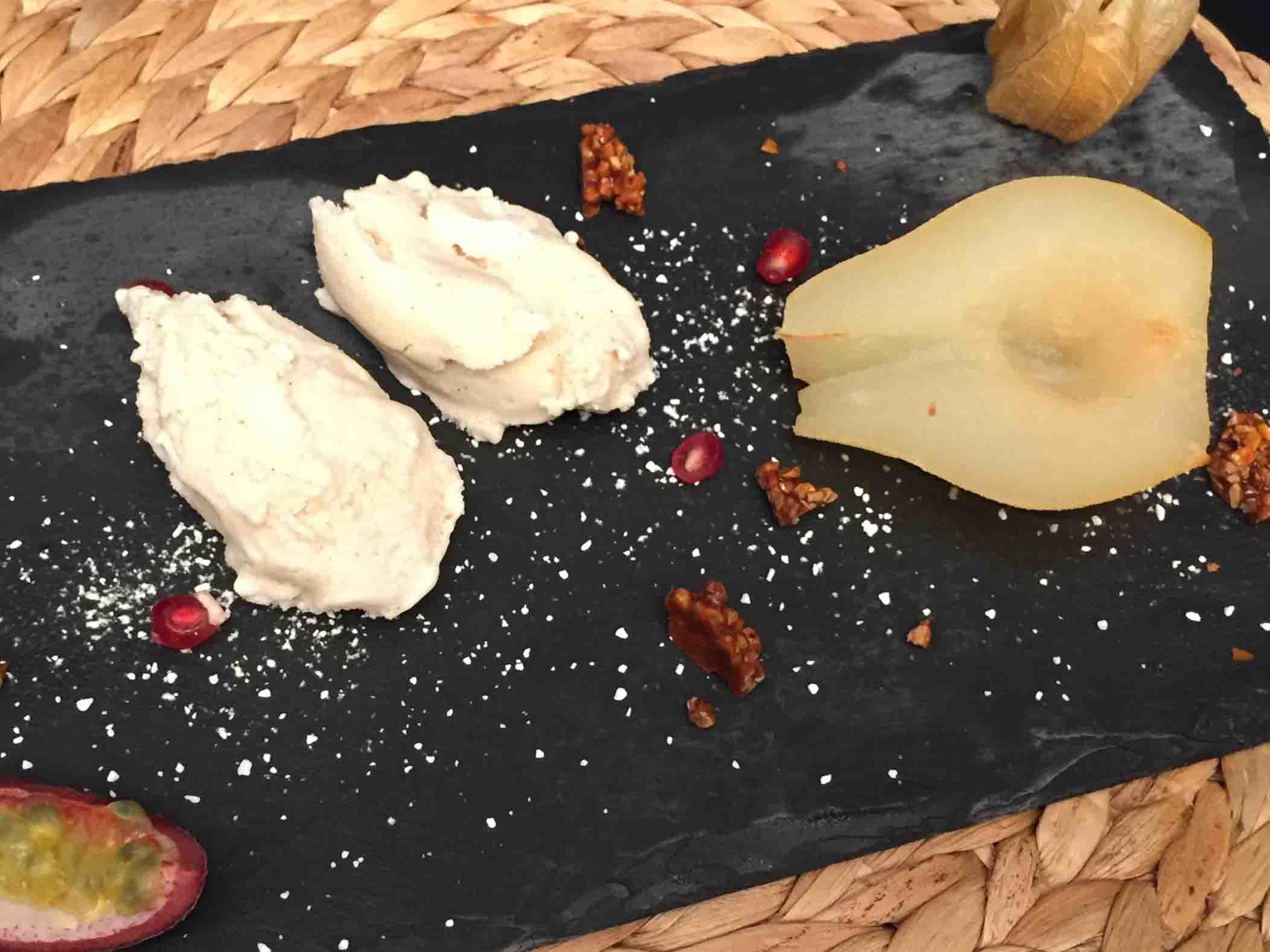 Geschmorte Birne im Knuspermantel mit Mandel-Tonkabohnen-Eis - Rezept
Gesendet von Das perfekte Dinner