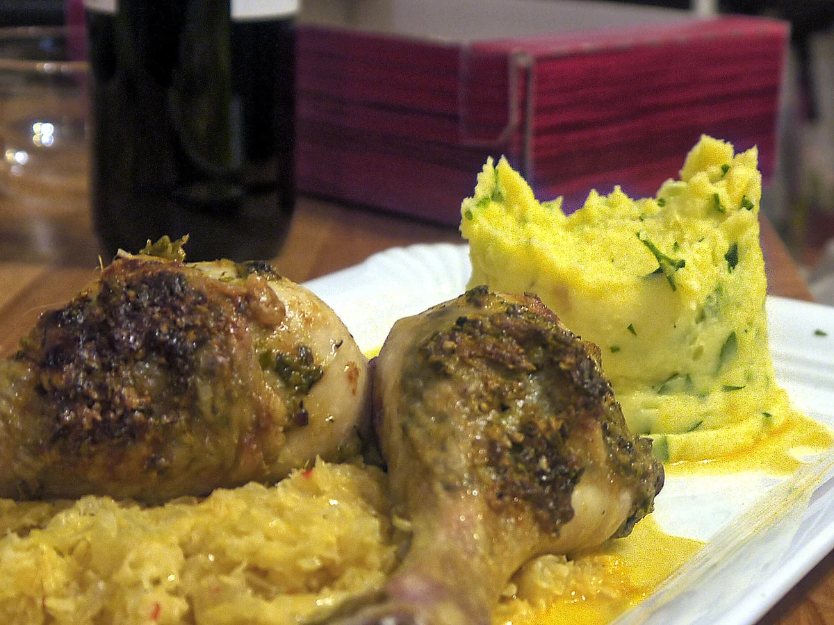 Würzige Hähnchenunterschlegl, scharfer Rahm-Spitzkohl, Kartoffel-Knobi-Püree - Rezept - Bild Nr. 1779