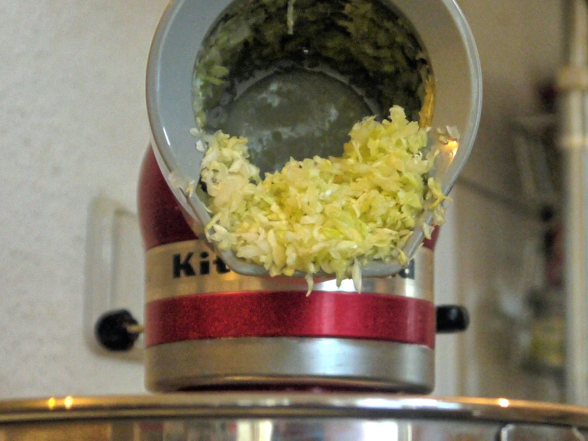 Würzige Hähnchenunterschlegl, scharfer Rahm-Spitzkohl, Kartoffel-Knobi-Püree - Rezept - Bild Nr. 1783