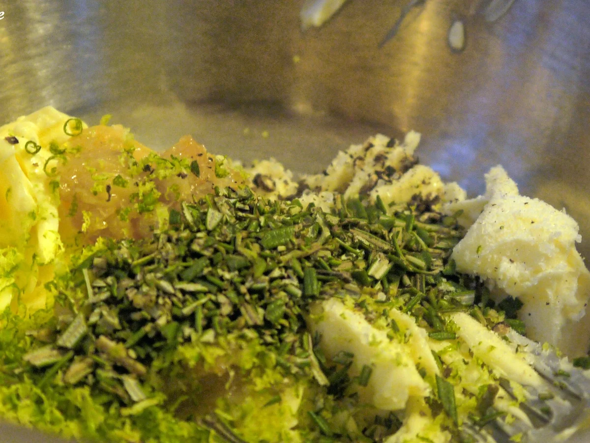 Würzige Hähnchenunterschlegl, scharfer Rahm-Spitzkohl, Kartoffel-Knobi-Püree - Rezept - Bild Nr. 1786