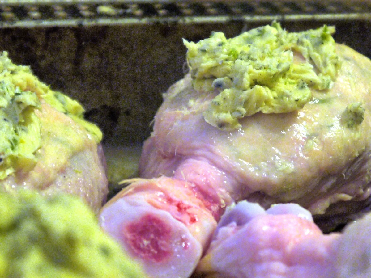 Würzige Hähnchenunterschlegl, scharfer Rahm-Spitzkohl, Kartoffel-Knobi-Püree - Rezept - Bild Nr. 1788