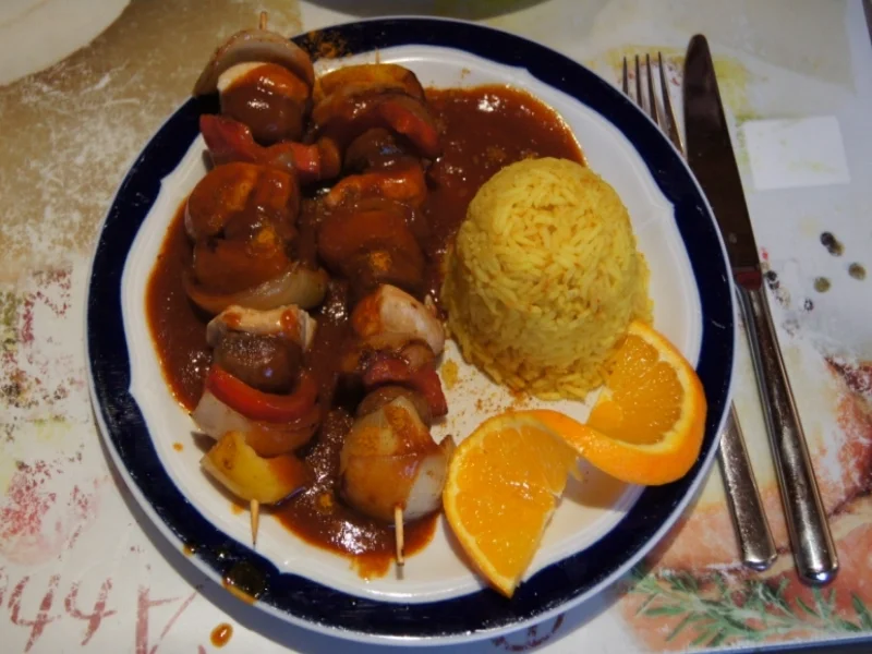 Rezept: Hähnchenfilet-Gemüse-Schaschlik mit Sauce und Curry-Basmatireis Bild Nr. 1769 Hähnchenfilet-Gemüse-Schaschlik mit Sauce und Curry-Basmatireis - Rezept - Bild Nr. 1769