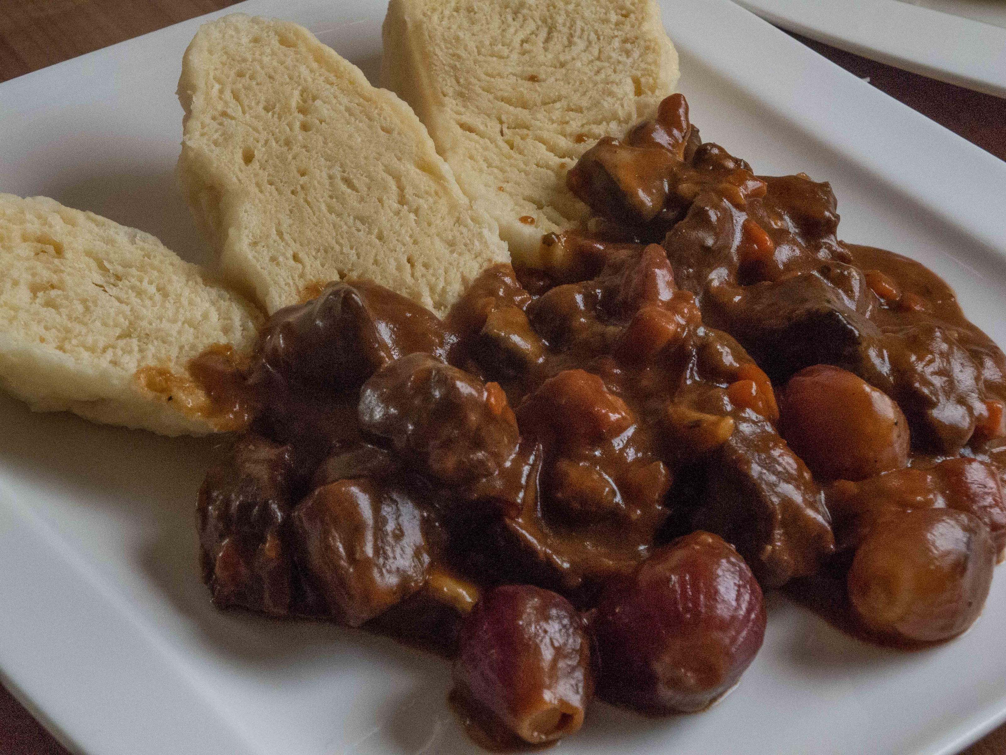 Bilder für Rindergulasch Burgund Rezept