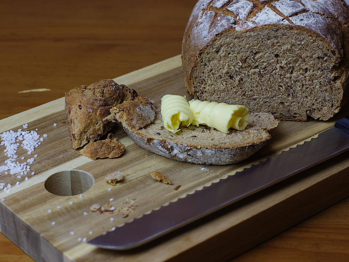 Dinkel-Roggen-Brot mit Leinsamen &amp; Amaranth - Rezept - kochbar.de