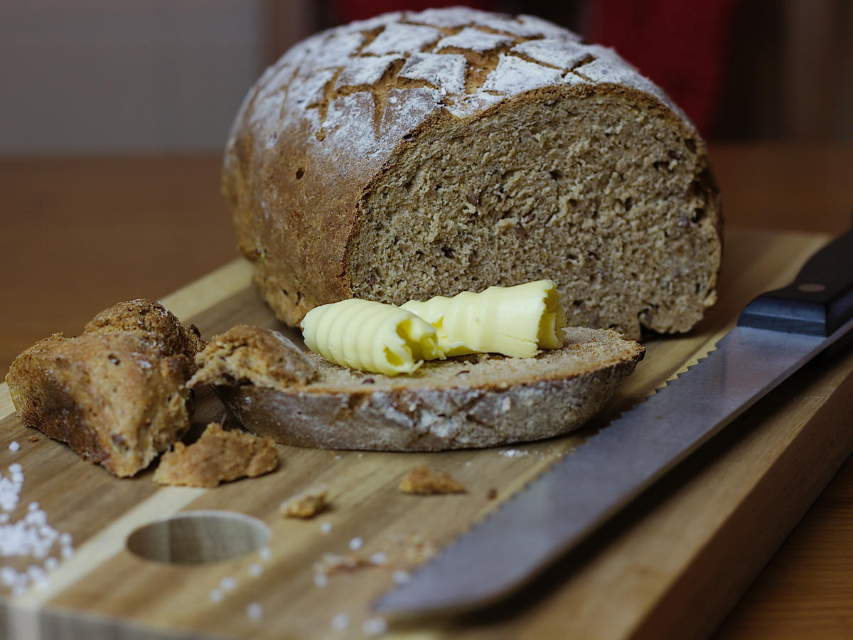 Dinkel-Roggen-Brot mit Leinsamen &amp; Amaranth - Rezept - kochbar.de