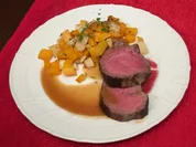 Geräuchertes Rinderfilet mit Verjus-Sauce und Butternuss-Petersilienwurzel-Gemüse - Rezept - Bild Nr. 1823