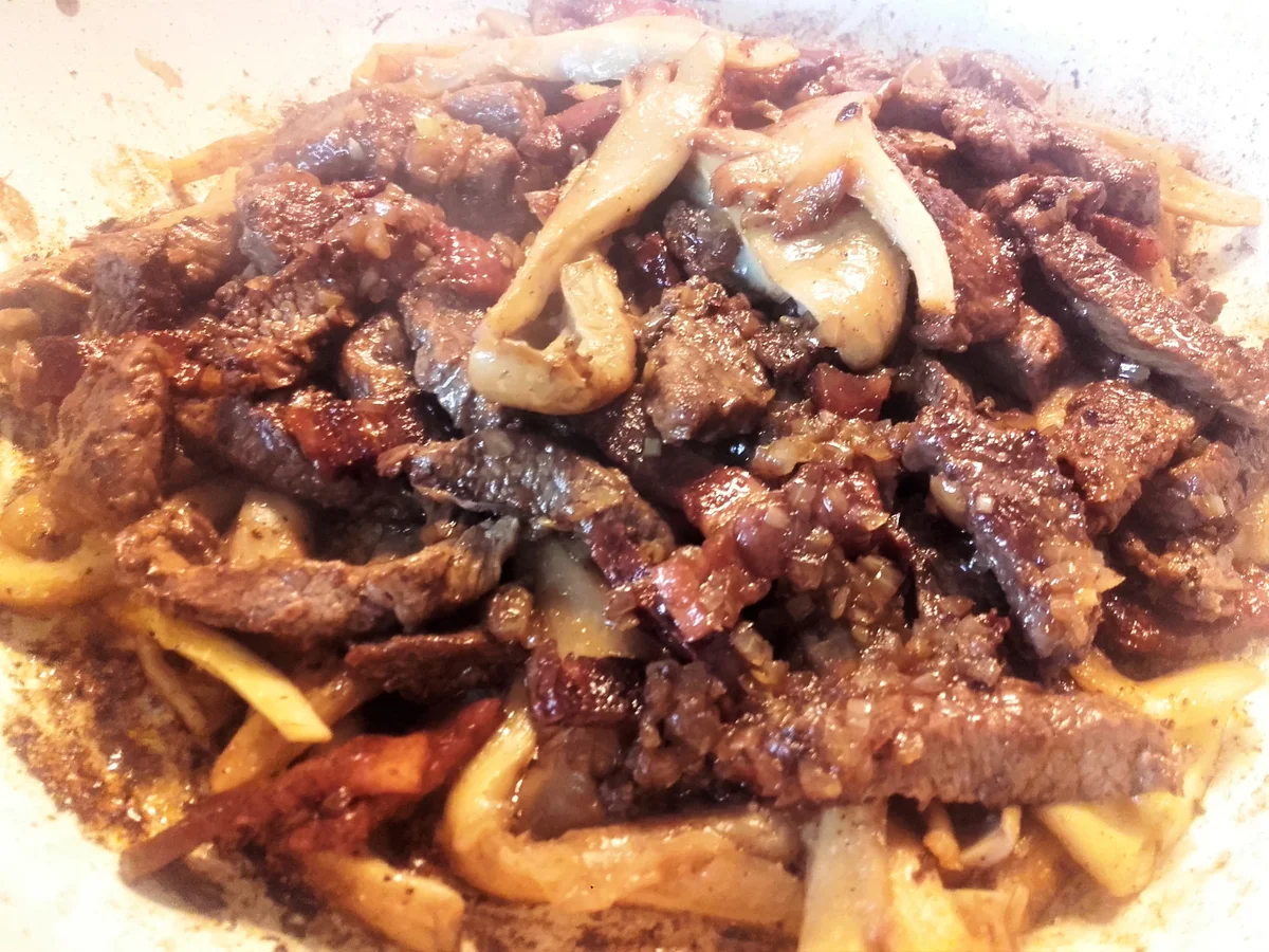 Rinderfiletstreifen mit Austernpilzen und Kräutersauce auf Tagliolini - Rezept - Bild Nr. 1821