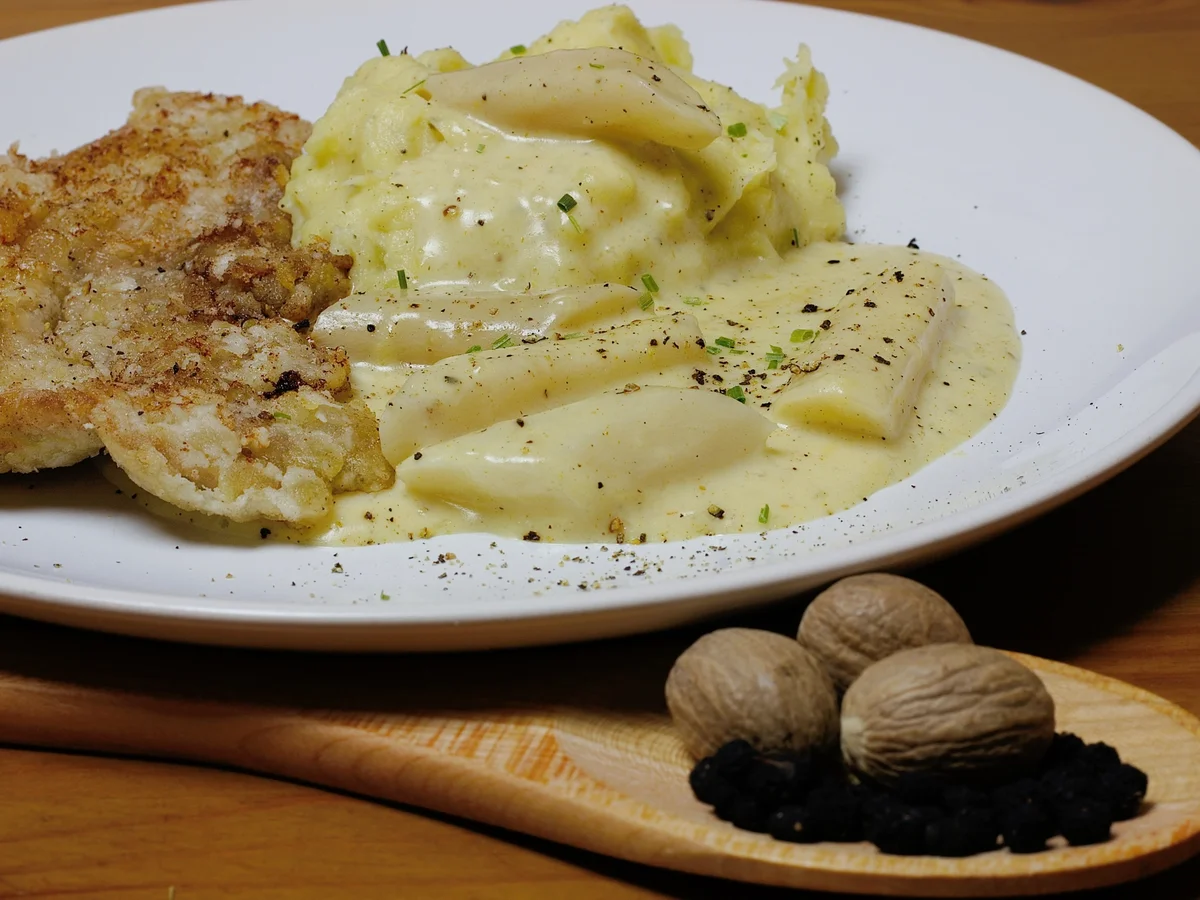 Knusperschnitzel mit Kartoffelstampf und Schwarzwurzel - Rezept - Bild Nr. 1822