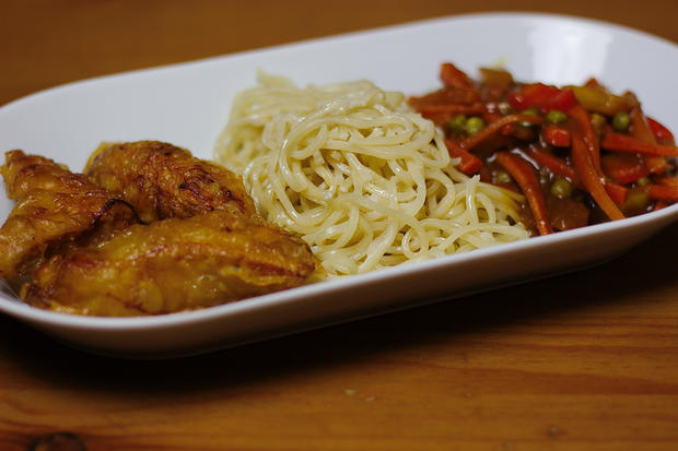 Gebackenes Hähnchen mit Gemüse Süß-Sauer - Rezept - kochbar.de