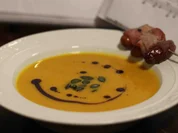 Kürbiscreme-Suppe mit Dattelspieß - Rezept - Bild Nr. 2