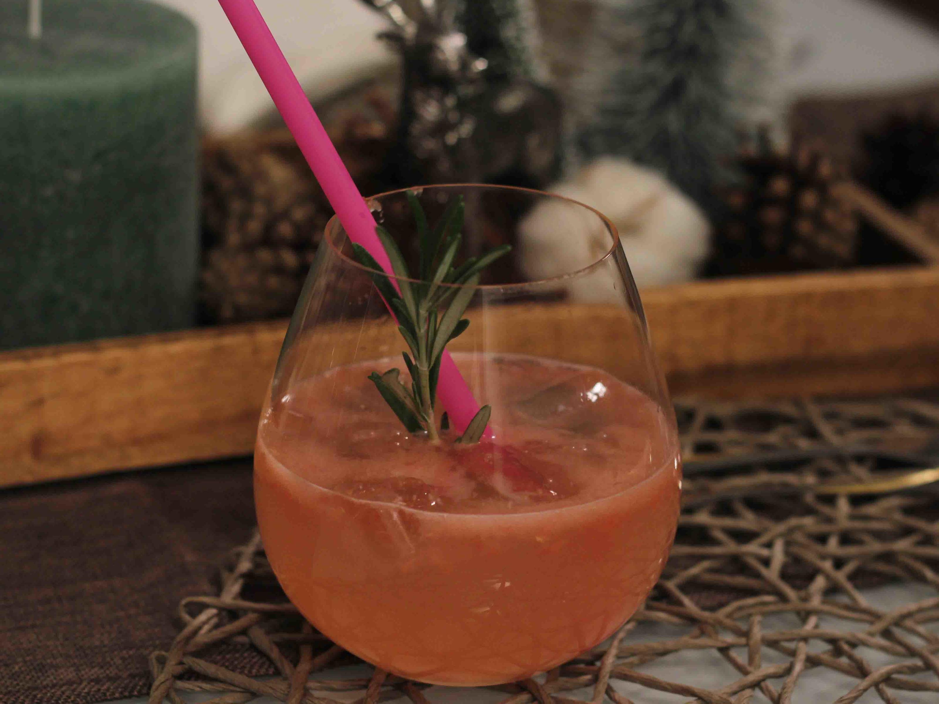 Bilder für Pink Grapefruit Rosemary Greyhound - Rezept