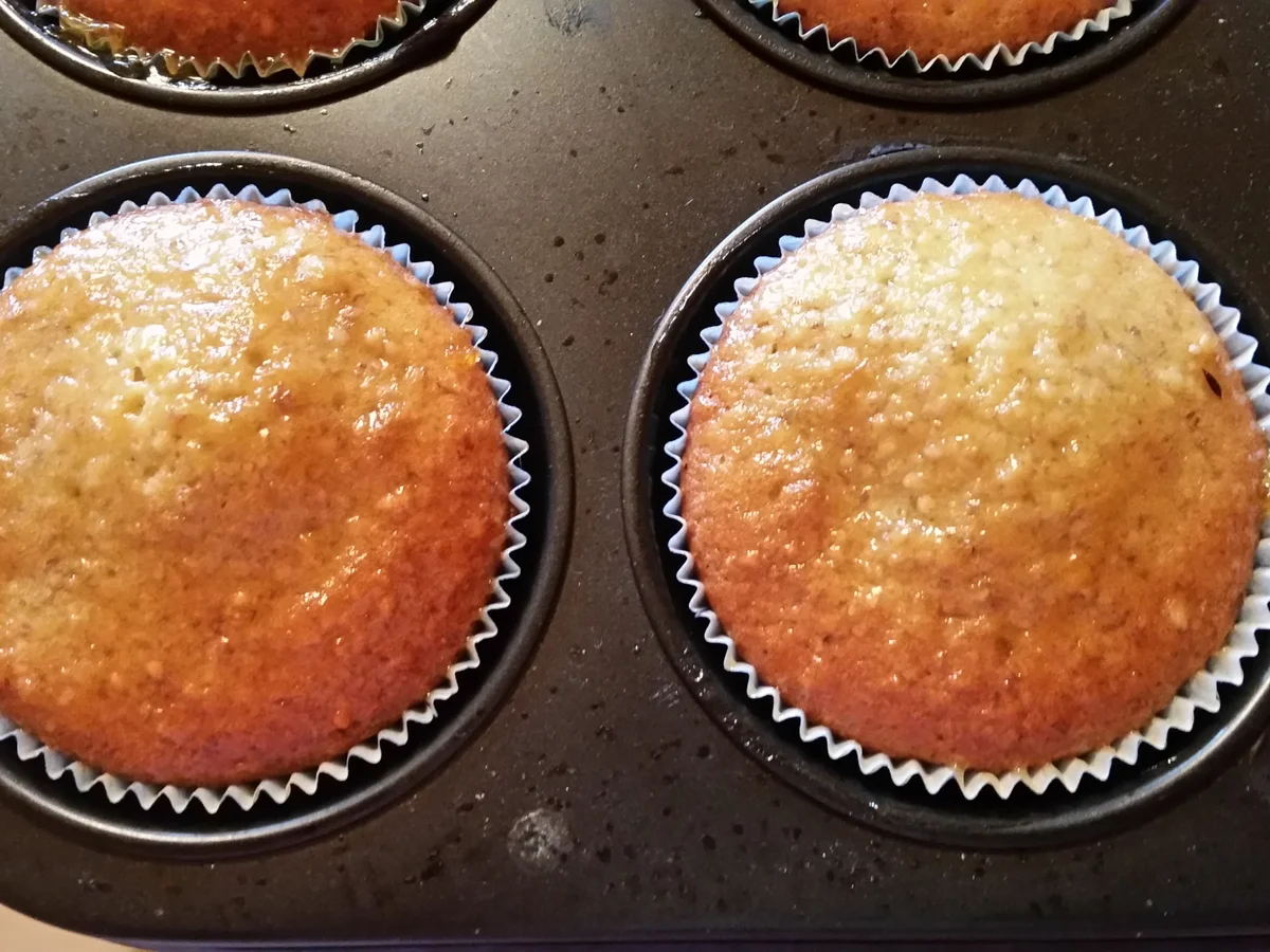 Nuss-Muffins mit Aprikosenmarmelade bestrichen - Rezept - Bild Nr. 1852