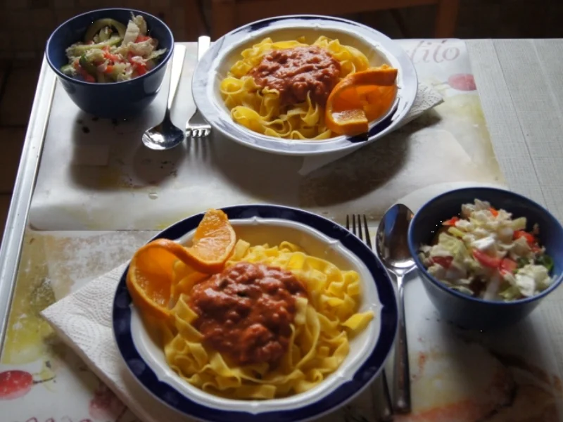 Fettucine-Pasta mit gemischten Salat - Rezept - Bild Nr. 2