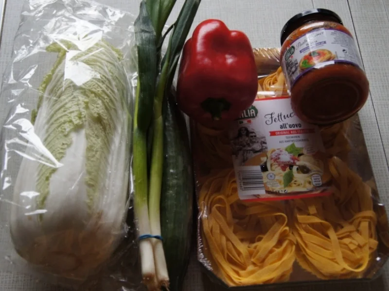 Fettucine-Pasta mit gemischten Salat - Rezept - Bild Nr. 3