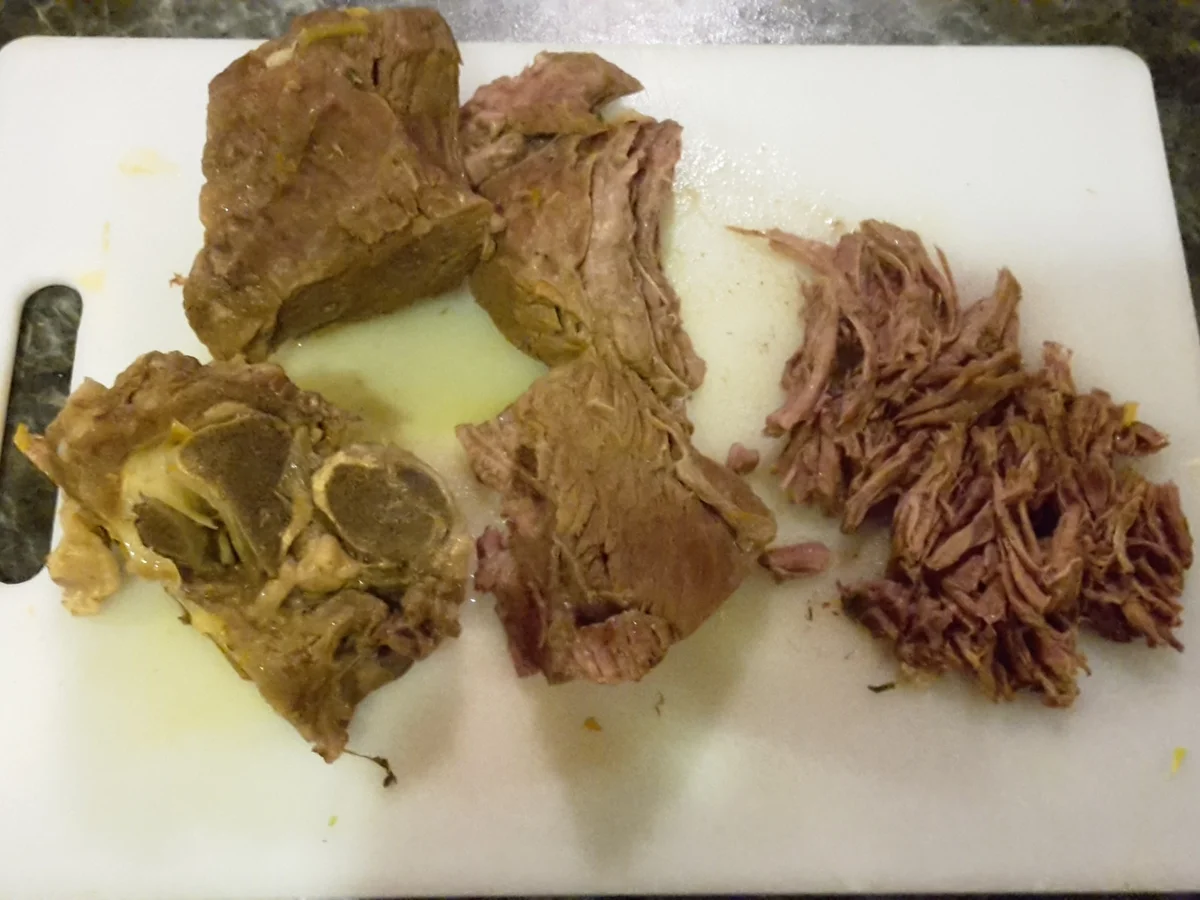 Klare Rindfleischbrühe mit Butterklößchen - Rezept - Bild Nr. 1873