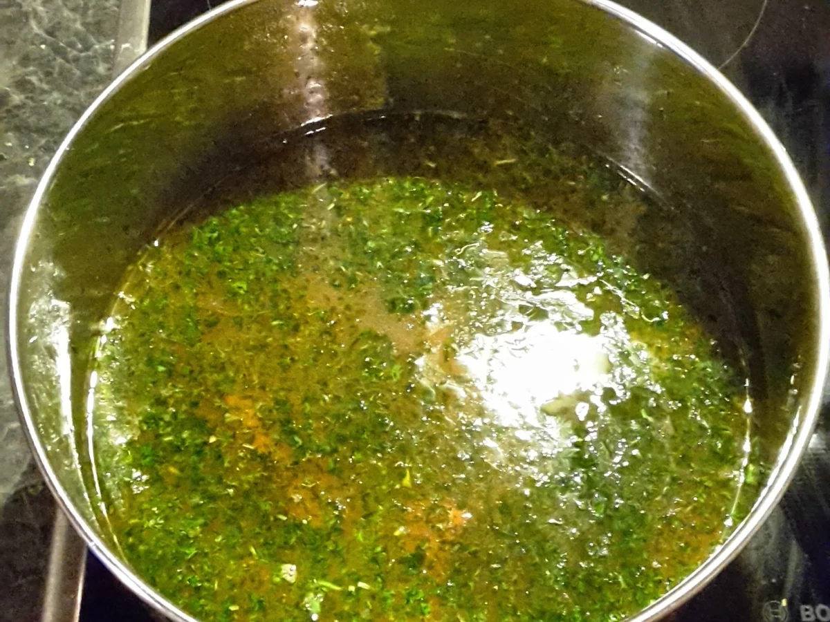 Klare Rindfleischbrühe mit Butterklößchen - Rezept - Bild Nr. 1875