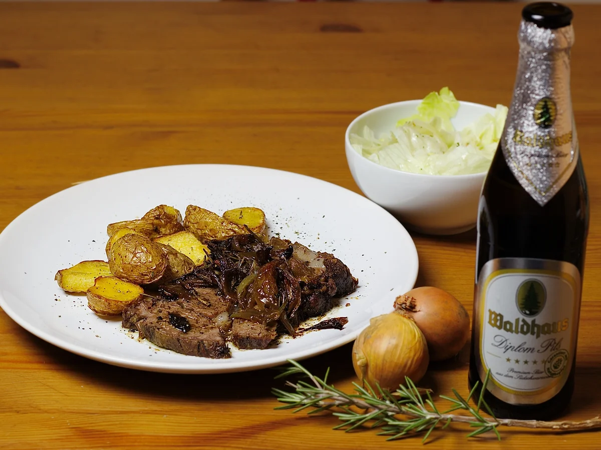 Rezept: Zarter Rinderbraten aus dem Ofen, auf Pfeffer-Schmorzwiebeln Bild Nr. 1875 Zarter Rinderbraten aus dem Ofen, auf Pfeffer-Schmorzwiebeln - Rezept - Bild Nr. 1875