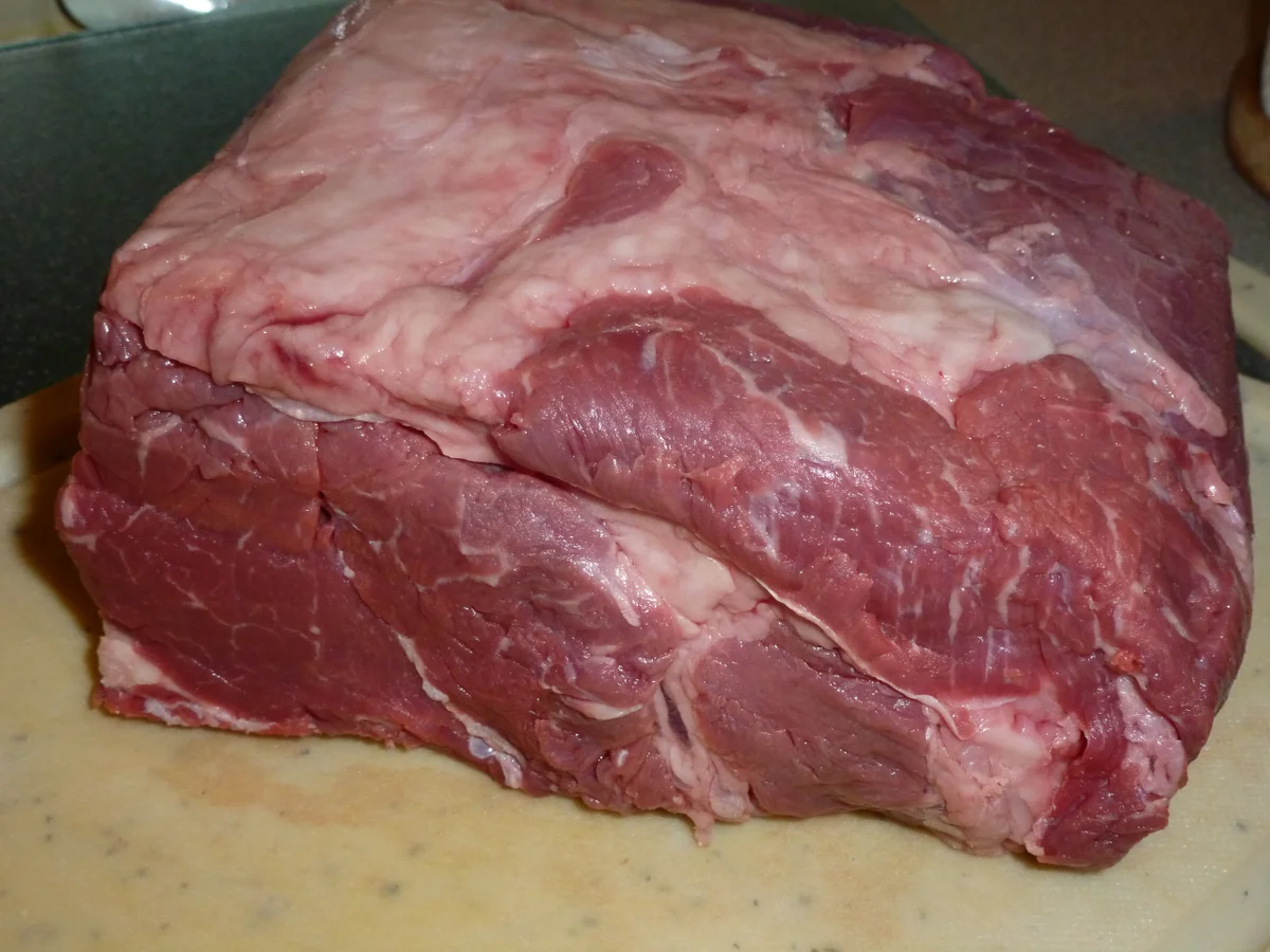 Rezept: Zarter Rinderbraten aus dem Ofen, auf Pfeffer-Schmorzwiebeln Bild Nr. 1879 Zarter Rinderbraten aus dem Ofen, auf Pfeffer-Schmorzwiebeln - Rezept - Bild Nr. 1879