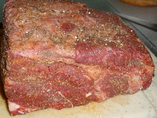 Zarter Rinderbraten aus dem Ofen, auf Pfeffer-Schmorzwiebeln - Rezept ...