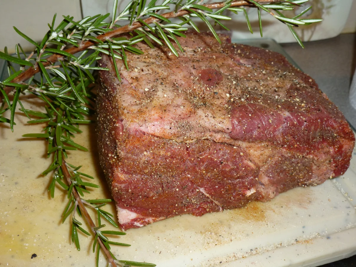 Rezept: Zarter Rinderbraten aus dem Ofen, auf Pfeffer-Schmorzwiebeln Bild Nr. 1881 Zarter Rinderbraten aus dem Ofen, auf Pfeffer-Schmorzwiebeln - Rezept - Bild Nr. 1881