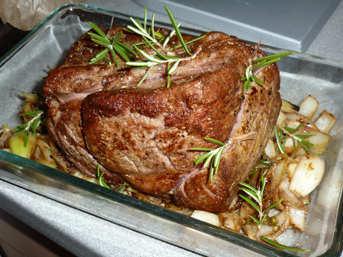 Rezept: Zarter Rinderbraten aus dem Ofen, auf Pfeffer-Schmorzwiebeln Bild Nr. 1884 Zarter Rinderbraten aus dem Ofen, auf Pfeffer-Schmorzwiebeln - Rezept - Bild Nr. 1884