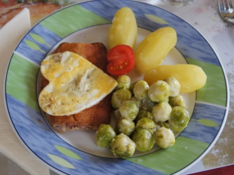 Gebratener Leberkäse mit Rosenkohl und Drillingen - Rezept - Bild Nr. 1875