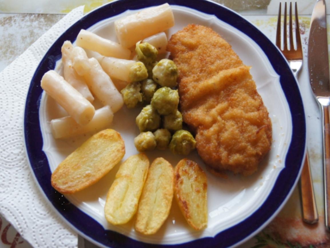 Wiener Schnitzel vom Schwein mit Rosenkohl, Schwarzwurzeln und ...