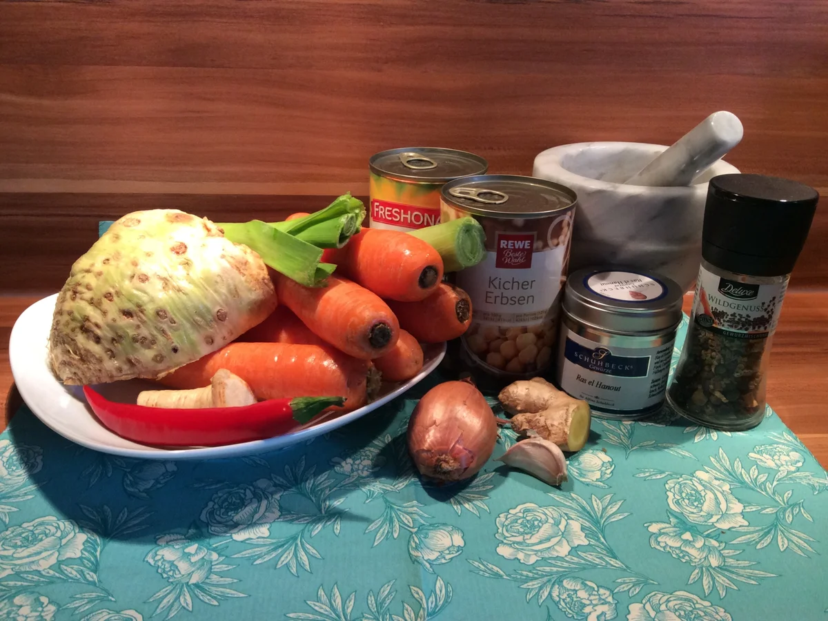 Rezept: Pikante Geflügelsuppe mit Kichererbsen Bild Nr. 1891 Pikante Geflügelsuppe mit Kichererbsen - Rezept - Bild Nr. 1891