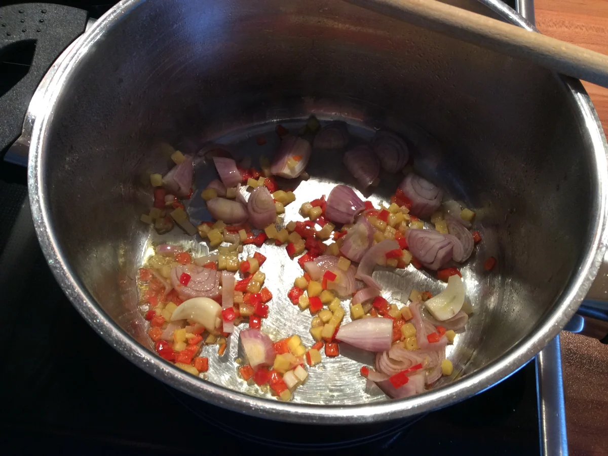 Rezept: Pikante Geflügelsuppe mit Kichererbsen Bild Nr. 1898 Pikante Geflügelsuppe mit Kichererbsen - Rezept - Bild Nr. 1898