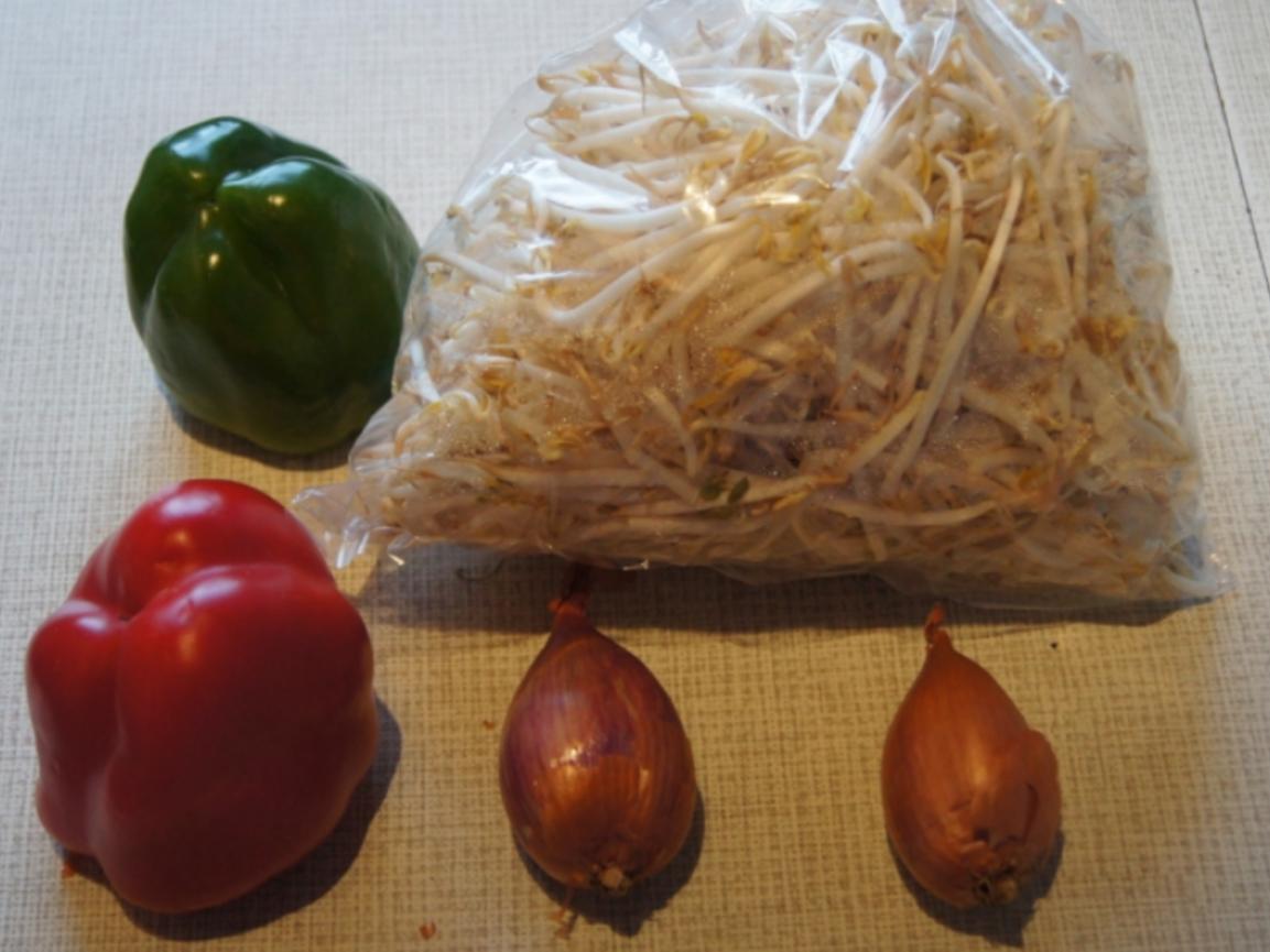 Sprossensalat mit Paprika und Schalotten - Rezept - kochbar.de