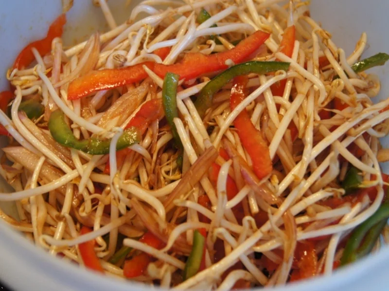 Rezept: Sprossensalat mit Paprika und Schalotten Bild Nr. 2 Sprossensalat mit Paprika und Schalotten - Rezept - Bild Nr. 2