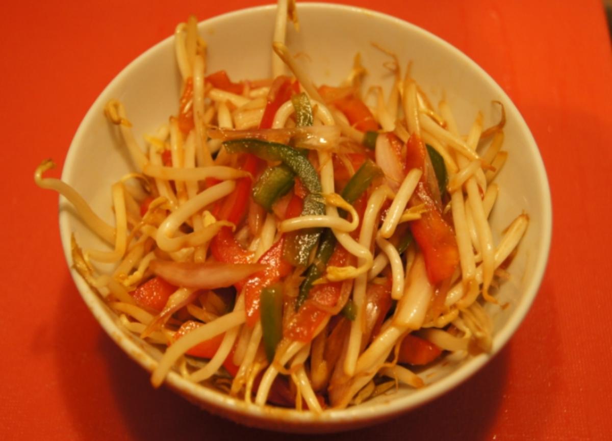 Sprossensalat mit Paprika und Schalotten - Rezept - kochbar.de