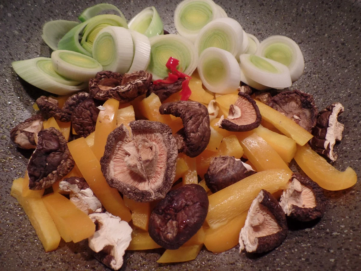 Asia-Pfanne mit Nudeln - Rezept - Bild Nr. 1909