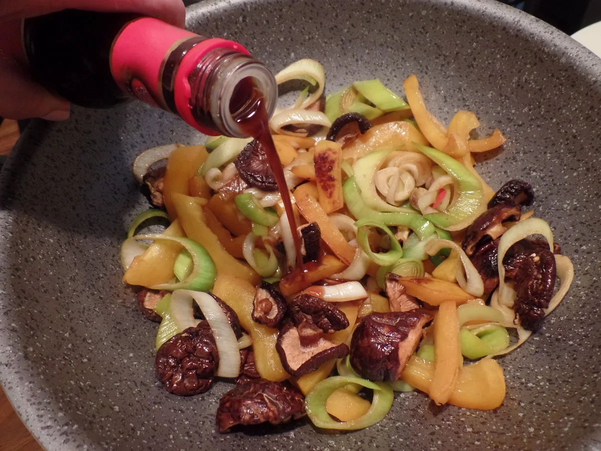 Asia-Pfanne mit Nudeln - Rezept - Bild Nr. 1910