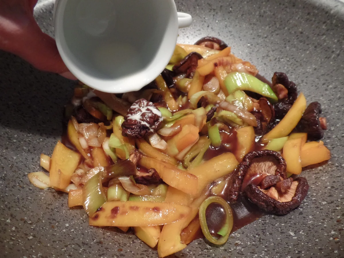 Asia-Pfanne mit Nudeln - Rezept - Bild Nr. 1911