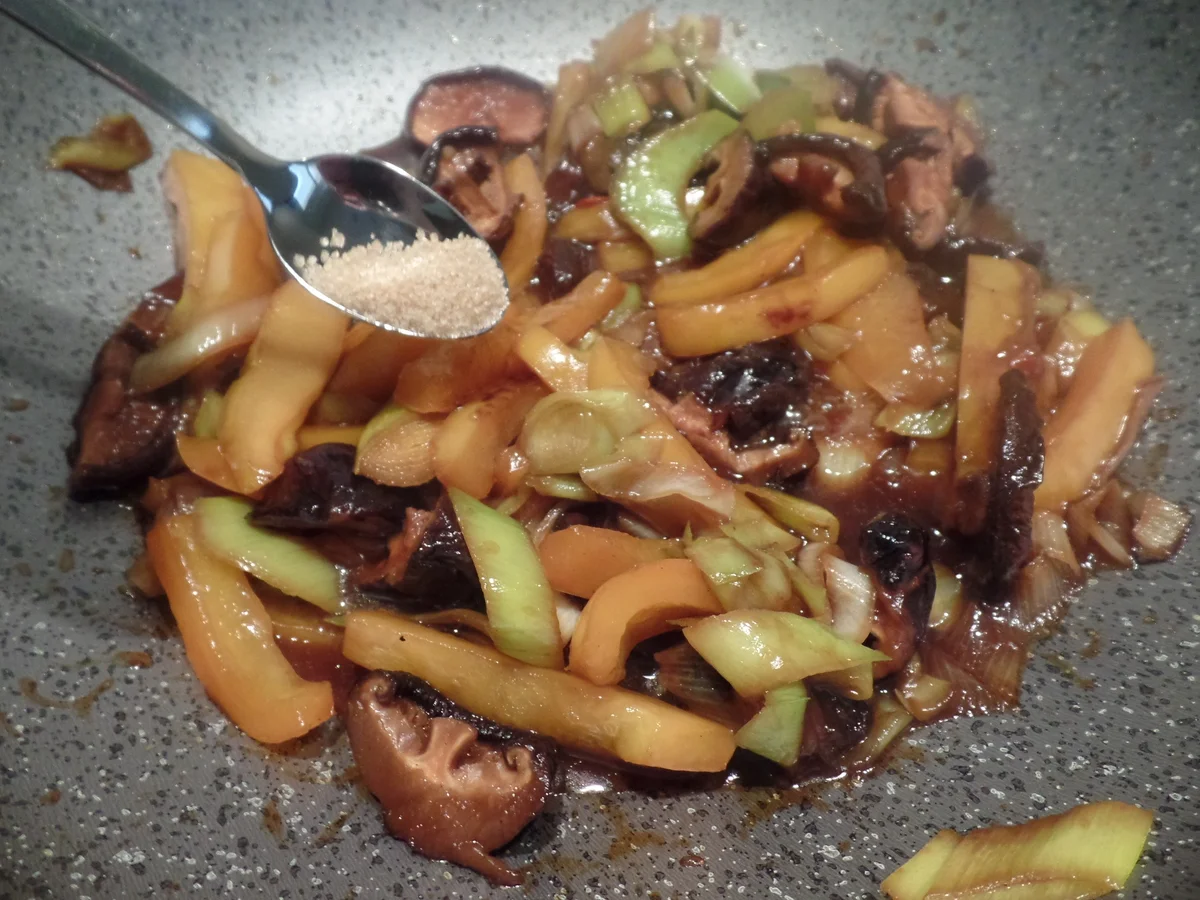 Asia-Pfanne mit Nudeln - Rezept - Bild Nr. 1913