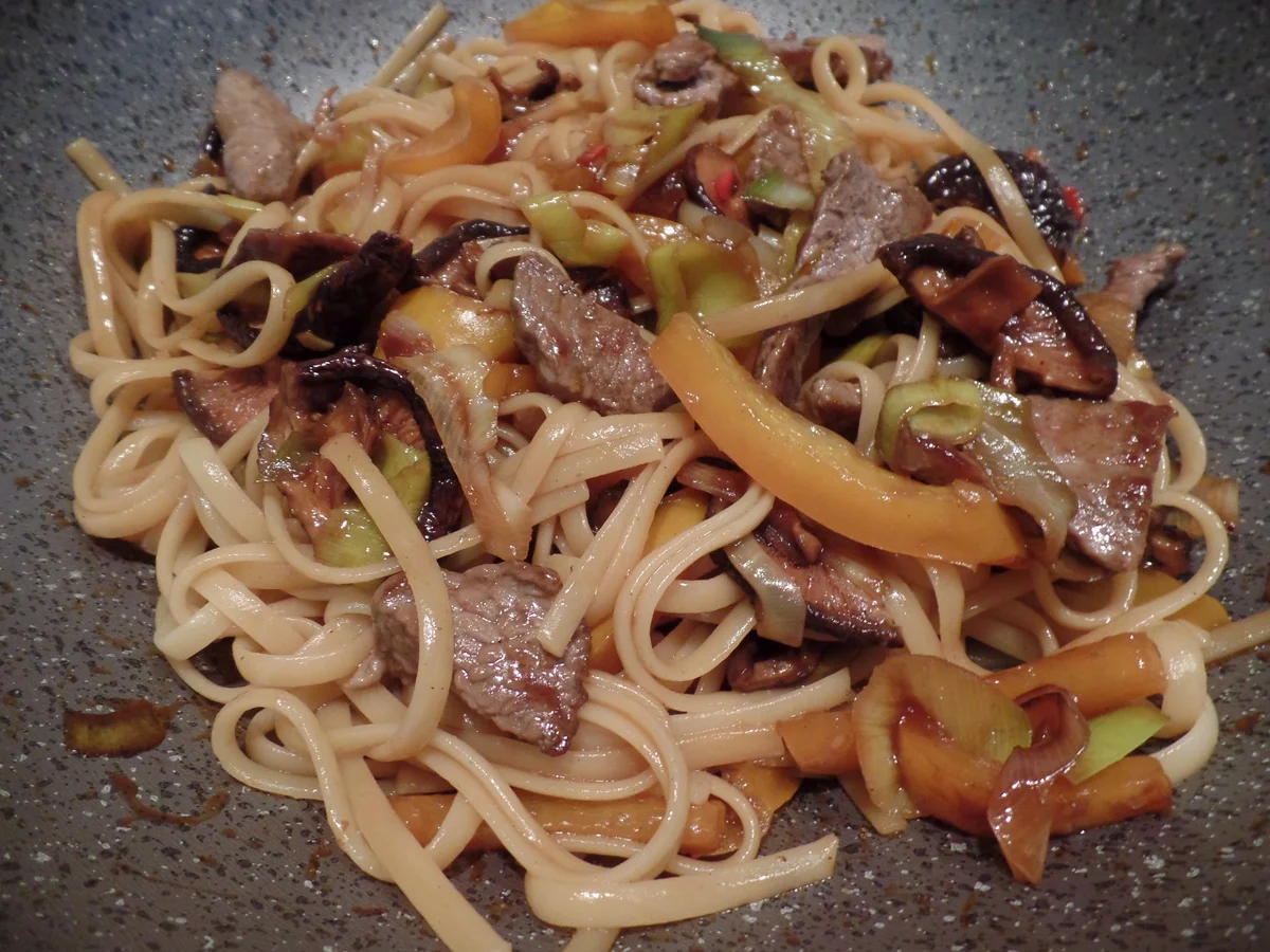 Asia-Pfanne mit Nudeln - Rezept - Bild Nr. 1916