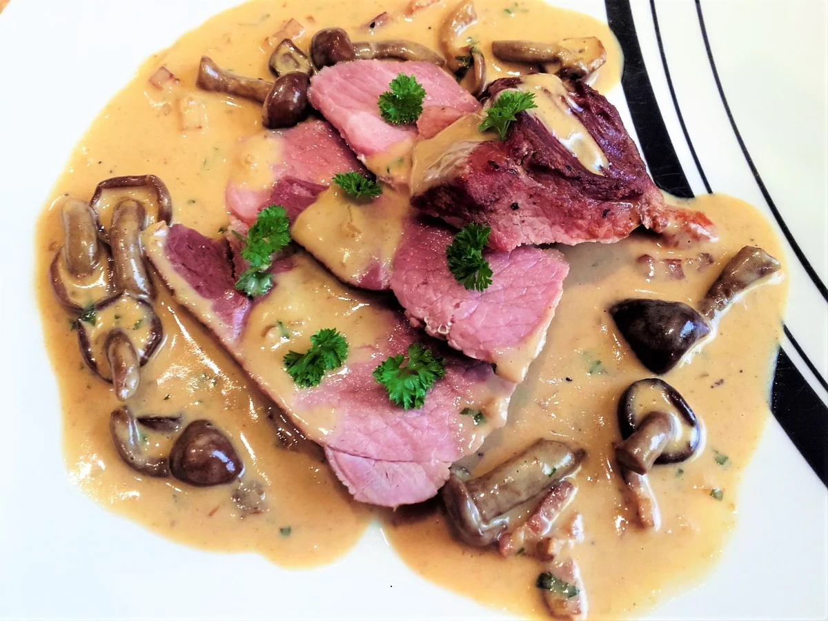 Pökelbraten mit Stockschwämmchen -Sauce - Rezept - Bild Nr. 1933