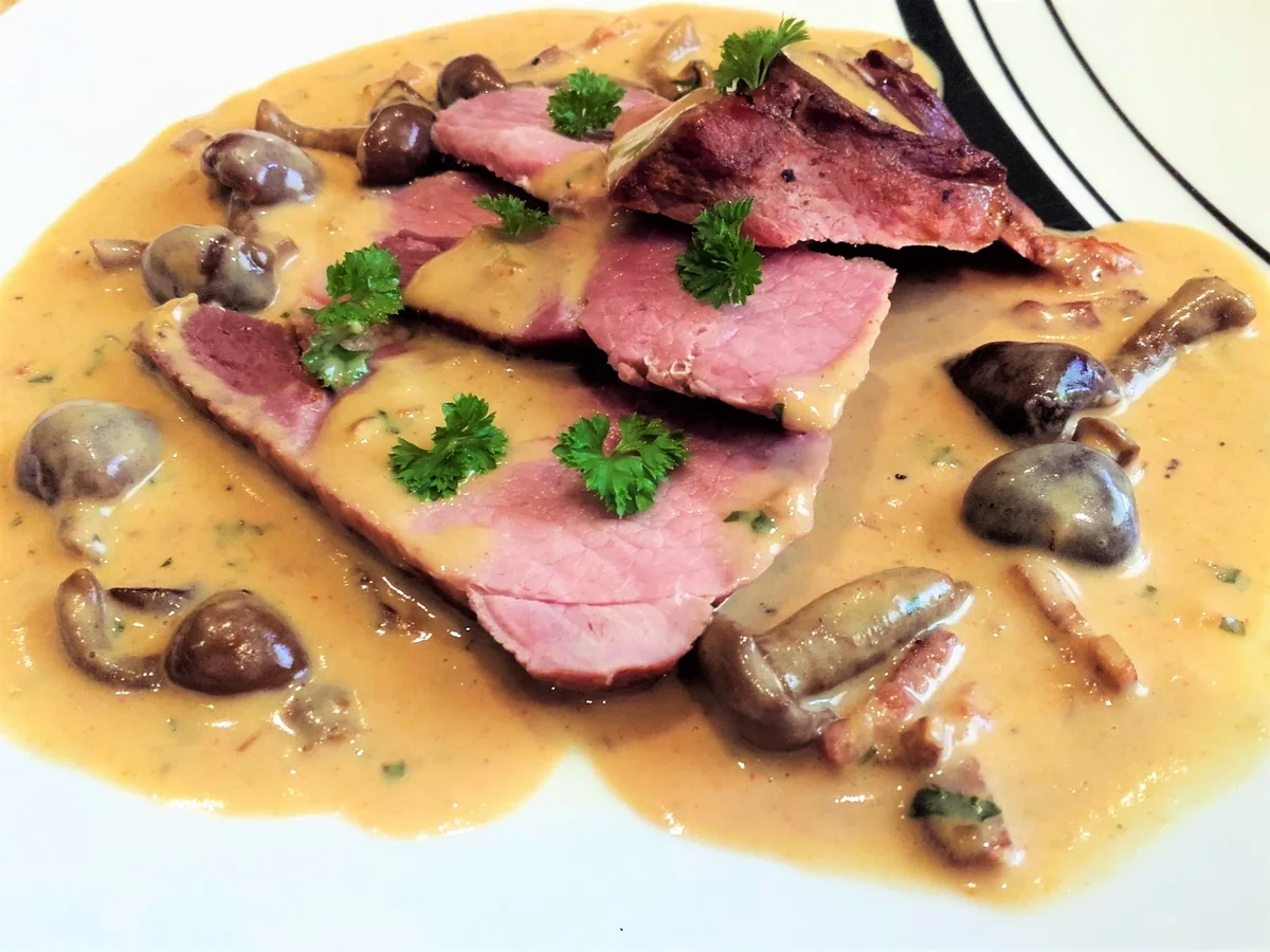 Pökelbraten mit Stockschwämmchen -Sauce - Rezept - Bild Nr. 1937