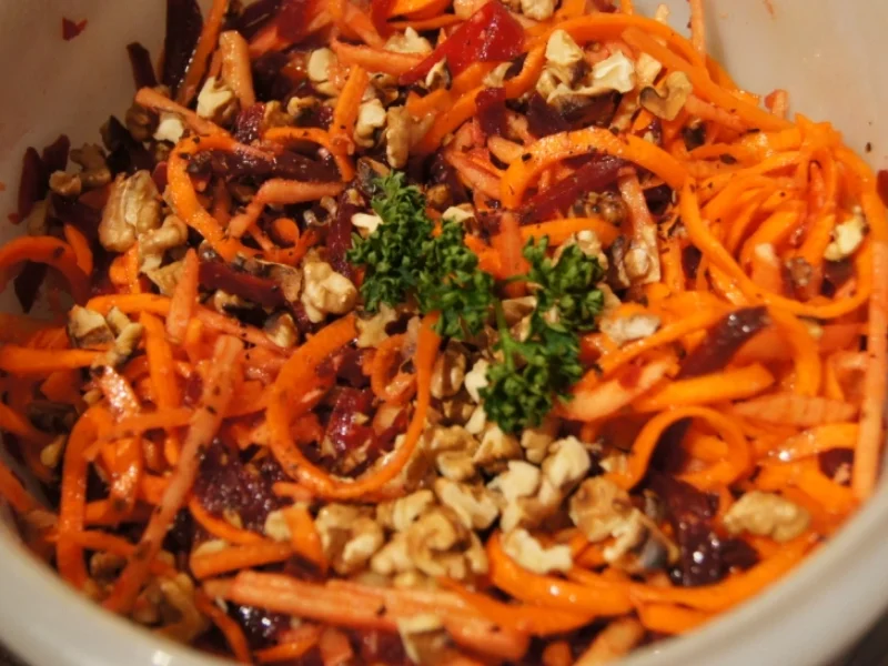 Rezept: Salat mit Rote Bete, Apfel und Möhren Bild Nr. 10 Salat mit Rote Bete, Apfel und Möhren - Rezept - Bild Nr. 10