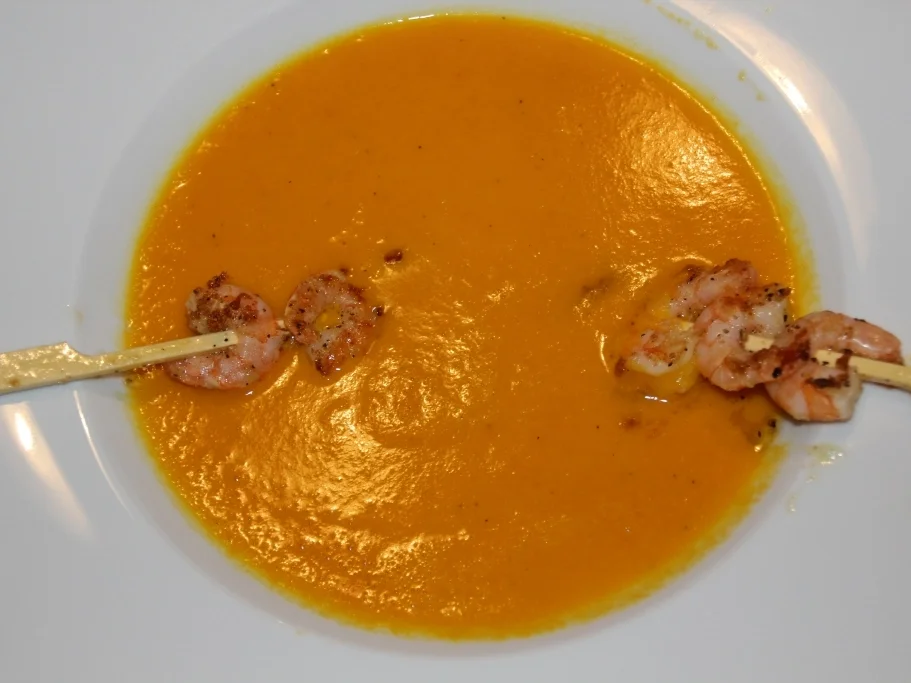 Karotten-Ingwer-Kokos-Suppe mit Scampispießen - Rezept - Bild Nr. 1937