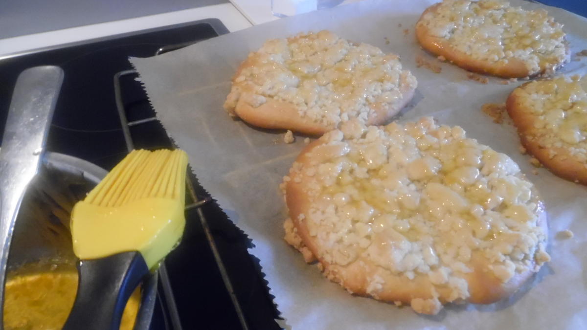 Streusel-Schnecken mit und ohne Füllung - Rezept - Bild Nr. 1941