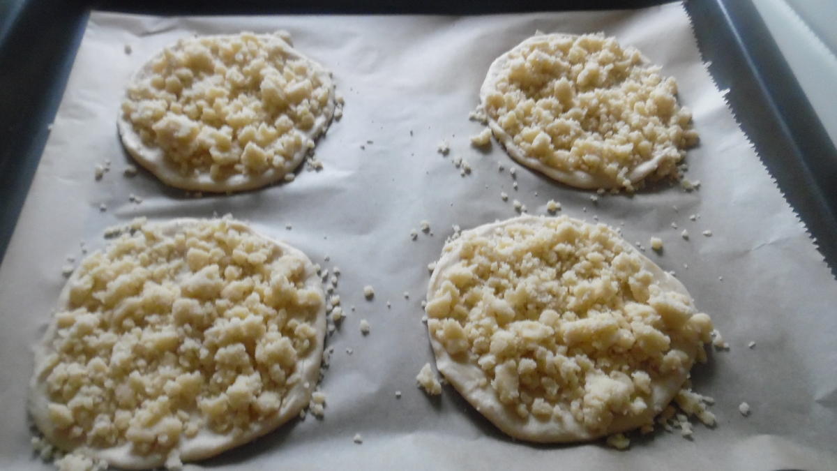 Streusel-Schnecken mit und ohne Füllung - Rezept - Bild Nr. 1942