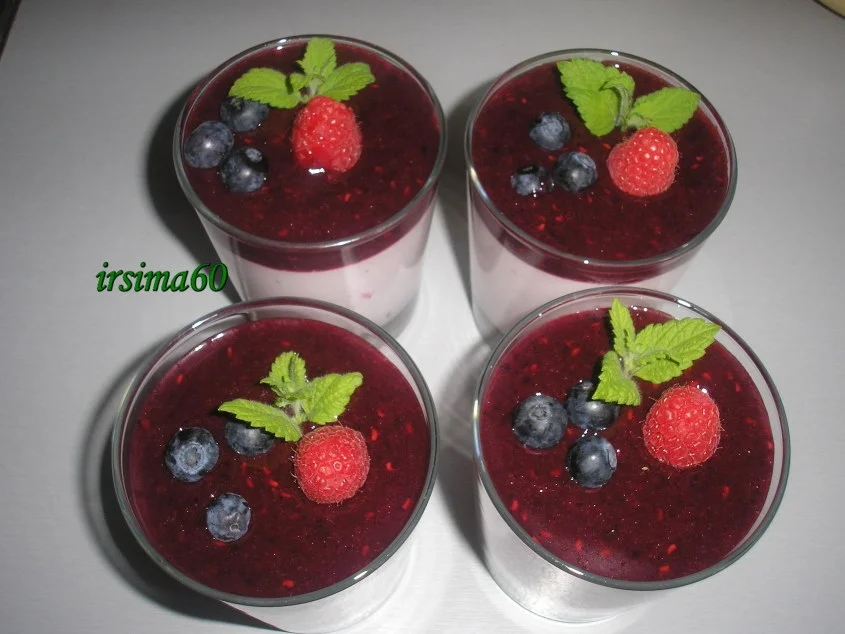 Rezept: Joghurtcreme mit Beeren Bild Nr. 1942 Joghurtcreme mit Beeren - Rezept - Bild Nr. 1942