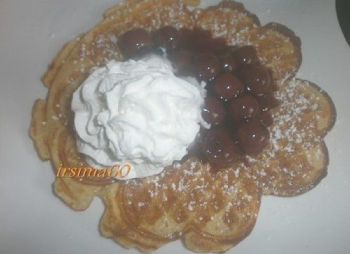 Bilder für Waffeln mit heißen Sauerkirschen - Rezept